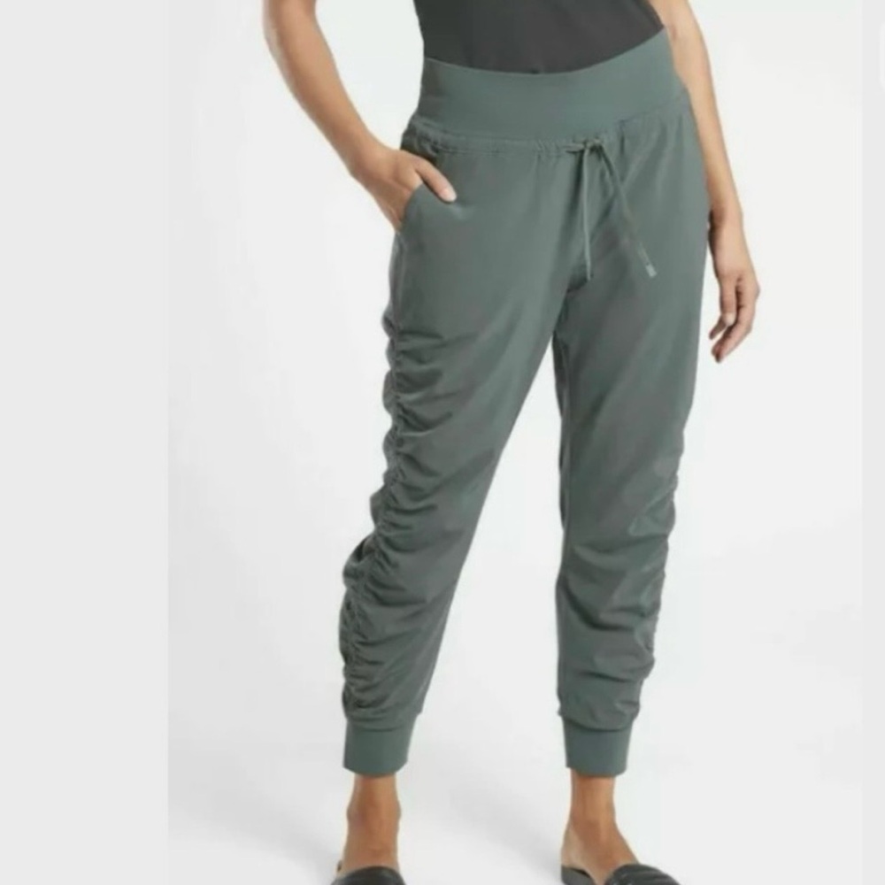 Athleta Attitude Lined Pants Size 6 Bali Green